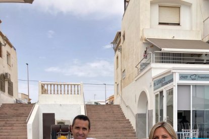 Rocío Sánchez, concejala de Presidencia del Ayuntamiento de Roquetas con Fran García.