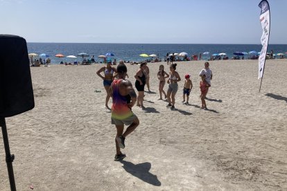 Antonio Ariza animando a todo el mundo con la Zumba