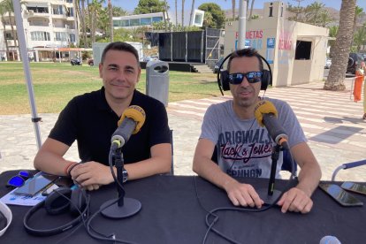 Fran García con el primer invitado, Daniel Salcedo, concejal de Cultura, Juventud y Plaza de Toros de Roquetas de Mar