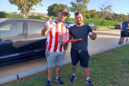Antonio Ronda y Francisco Gascón con sus abonos de fondo sur.