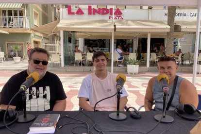 Alfredo con los siguientes invitados, José David Perales y su padre.