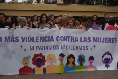 Concentración en el Mirador de la Rambla contra el asesinato machista cometido en Pescadería este lunes.