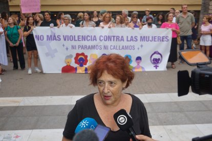 Concentración en el Mirador de la Rambla contra el asesinato machista cometido en Pescadería este lunes.