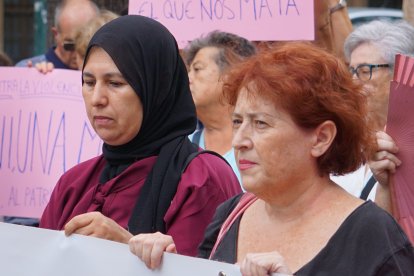 Concentración en el Mirador de la Rambla contra el asesinato machista cometido en Pescadería este lunes.