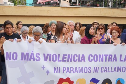 Concentración en el Mirador de la Rambla contra el asesinato machista cometido en Pescadería este lunes.