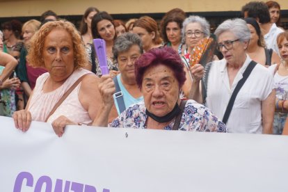 Concentración en el Mirador de la Rambla contra el asesinato machista cometido en Pescadería este lunes.