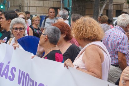 Concentración en el Mirador de la Rambla contra el asesinato machista cometido en Pescadería este lunes.