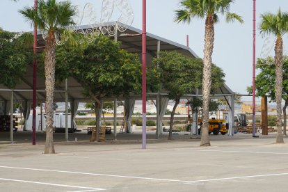 Montaje de las casetas en el recinto ferial de la Vega de Acá