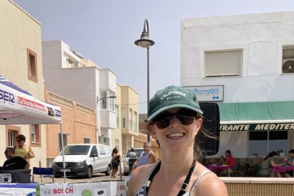 Nuria García con su premio de Centro Hogar Sánchez, la batidora bosh se va para Pamplona.