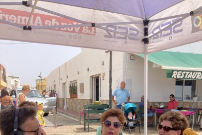 Las últimas invitadas del programa, Isabel y Nati de la Comisión de Fiestas de Cabo de Gata.