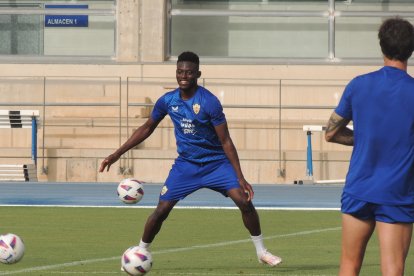 Baba se lo ha pasado en grande en su primera sesión con el Almería.