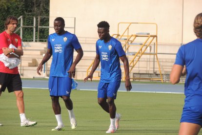 Calentando motores junto a Dion Lopy.