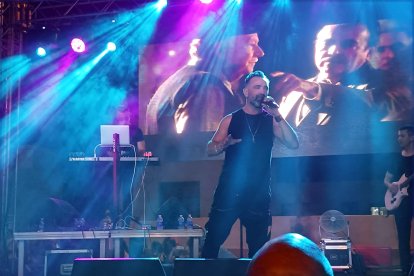 Concierto de OBK en la Plaza de la Iglesia de Cabo de Gata.