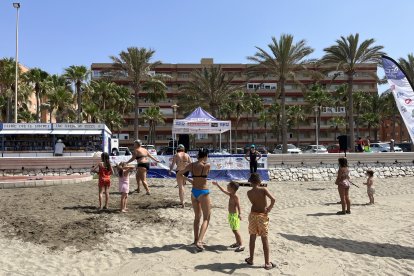 Muchos bañistas se han unido a la sesión de danza de antes del programa