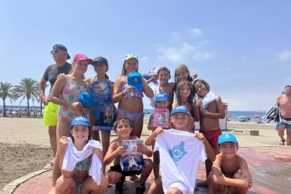 Después de divertirse con Decroly Kids, los niños han recibido regalos de Toy Planet y Papelería Carlin