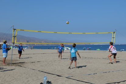 El voley playa nunca puede faltar.