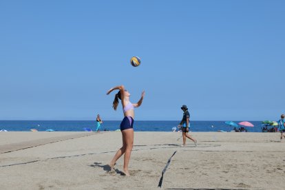 las playas de Roquetas de Mar viven el deporte.