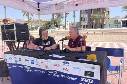 Juan Rodríguez siendo entrevistado por Alfredo Casas
