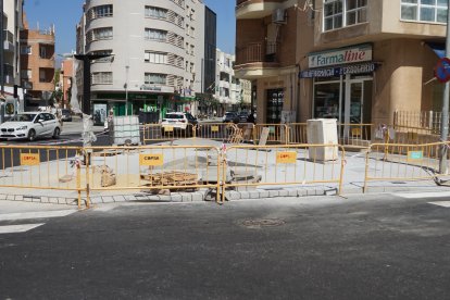 Zona de parterre en la entrada a las calles Jaúl y Motril.