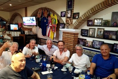 Antonio Torres en primer plano junto a Míster Fraser, Francis Romacho, Felipe López, Diego Armario y Antonio Fernández