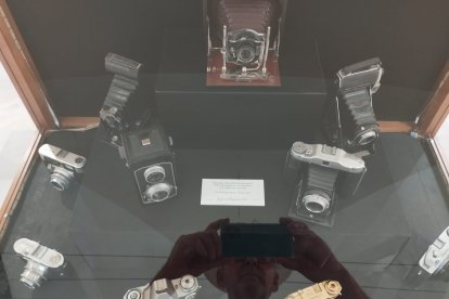 Cámaras fotográficas antiguas expuestas en el museo Antonio Manuel Campoy.