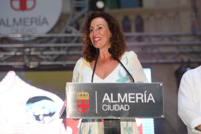 María del Mar Vázquez presenta a Kikín Fernández.