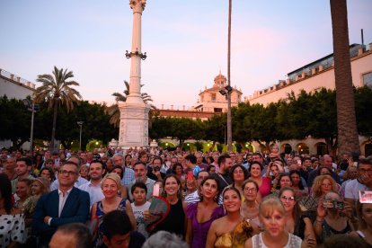 La Plaza Vieja, abarrotada.