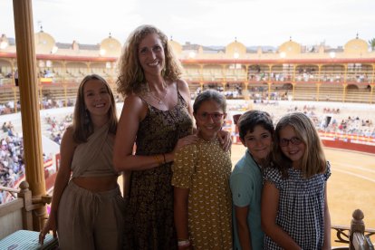 La familia Góngora disfrutando de la primera tarde de toros de la Feria.