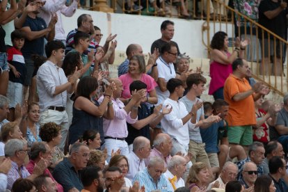Ambiente festivo en la Plaza de Toros de Almería.