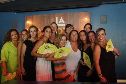 María José Godoy, Esther Sánchez, Cristina Pérez y más disfrutando de la Feria del Mediodía en EMMA
