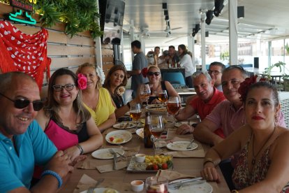 Estos amigos desde la infancia han venido desde Gádor para disfrutar de la Feria