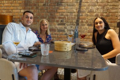 Ramón Gómez, Lucrecia Guerrero y Blanca Gómez.