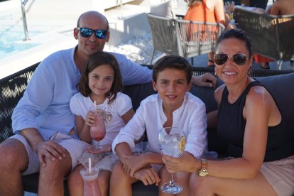 María Dolores, David, Alejandra y David