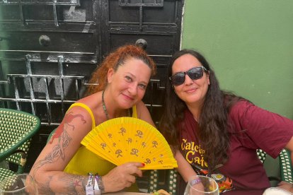 Trinidad y Ana de Huércal-Overa se encontraban disfrutando de un aperitivo en Entrefinos este sábado tras disfrutar de la primera jornada del Cooltural.