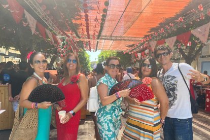 Estas enfermeras de Murcia visitan por primera vez la Feria de Almería.