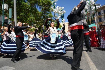 Bailes tradicionales para inaugurar la Feria del Mediodía.