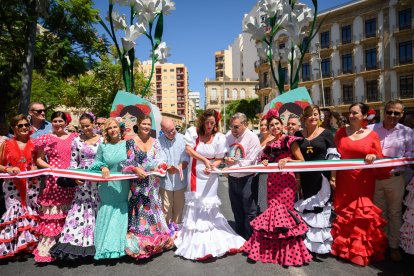Corte de cinta inaugural de la Feria del Mediodía.