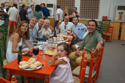 Cena familiar de Grupo Salvador.