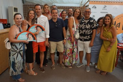 Jornada de Feria de compañeros de Unicaja en la caseta La Pita, con Carmen, Antonio, Ana, María, Salvador, Estanislao, Toni y José Miguel, entre otros.