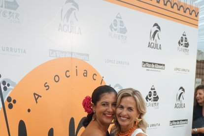 Mónica Morales y Elisa Hueso.