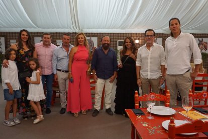 Nicolás Ayala, Sonia Ferrer, Pepe Latorre, Ana Correa, Mónica Waskonig, William Jaramillo y Pedro Martínez junto a Paco Egea, presidente de la Asociación Gastronómica & Cultural La Pita.