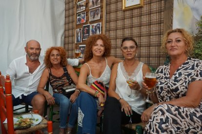 Francisca del Mar Rivas, Luisa Soler, Paqui Iniesta, María Luisa Iniesta y Antonio Castaño, trabajadores de Mis Chuches.