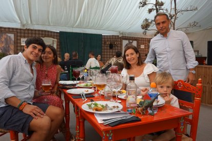 Irene Revelles, Enrique Marín, Blanca Muñoz, Pablo Berenguel, Lola Berenguel y Pablo Berenguel.