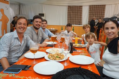 Luis Sánchez, Aitana Moreno, Javier Moreno, Jesús Hervás y los pequeños Lucas, Hugo y Nono.