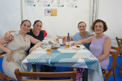 Inma y Tere Embi junto a Teresa y Trini Hernández.