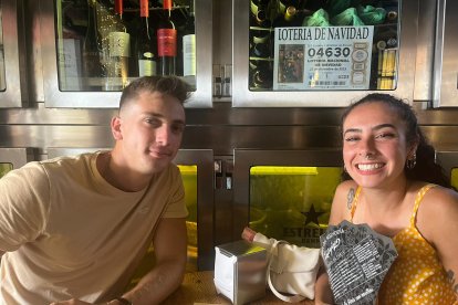 Agustina y Blas disfrutaron de una comida en Entrefinos y aseguraron que visitaban la Feria de Mediodía por primera vez.