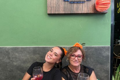 Mari y Emilia esperan cada día a los almerienses en Quesería Yo sin Ti.