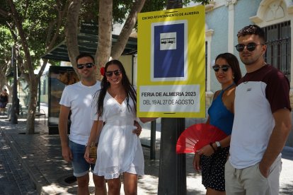 El grupo de amigos formado por: Anabel, Amanda, Emilio y Gabi. Ellos quisieron aprovechar el segundo día de la feria cogiendo la línea del autobús que llega hasta el recinto ferial de Almería.