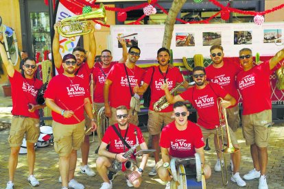 La Charanga de La Voz de Almería y MRW se encargó de cerrar el programa por todo lo alto con su diversión y sus notas musicales. Con sus instrumentos visitaron el ser de la SER.