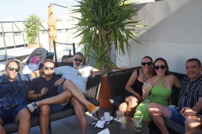 Antonio, Antonio, Fernando, Enrique, Carmen y Mari Carmen.